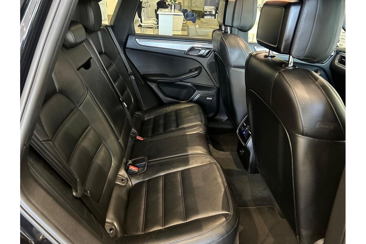 2015 Porsche Macan Turbo 95B