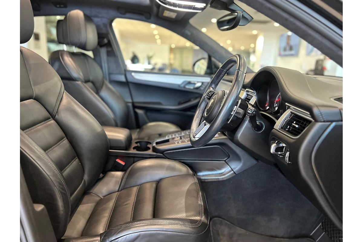 2015 Porsche Macan Turbo 95B