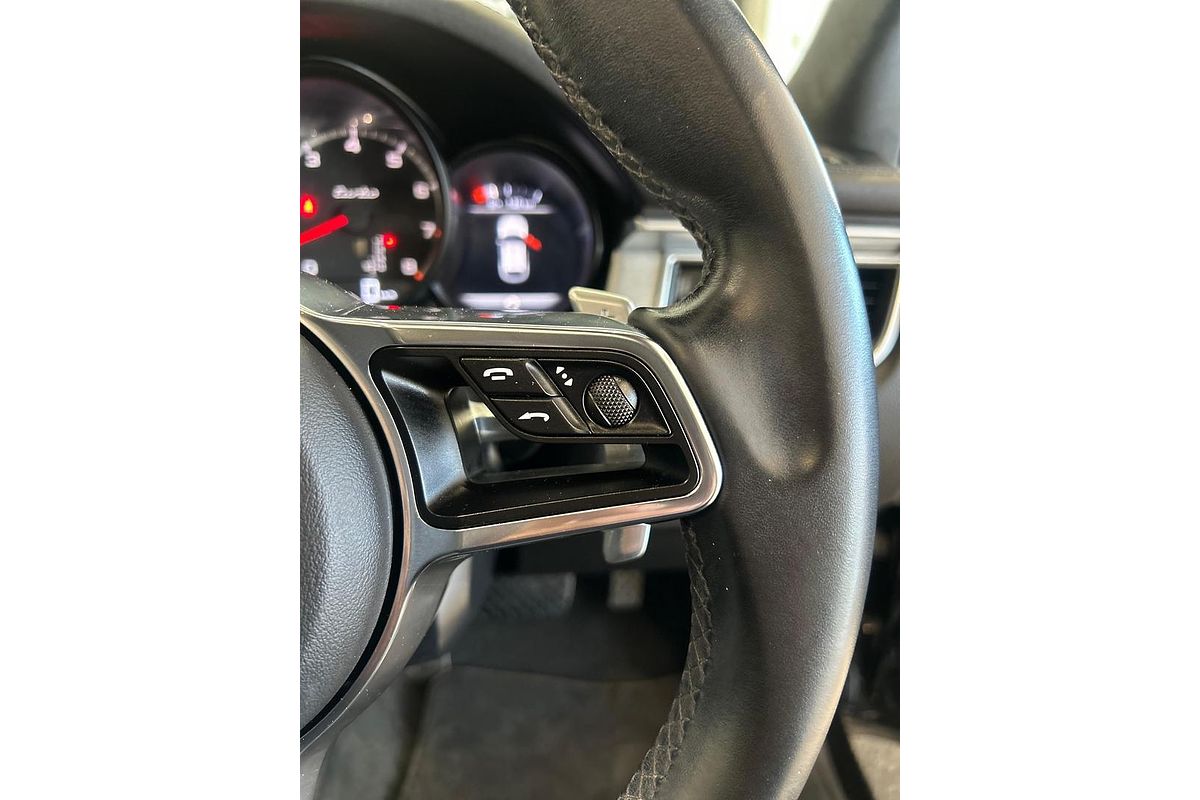 2015 Porsche Macan Turbo 95B