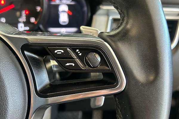 2015 Porsche Macan Turbo 95B