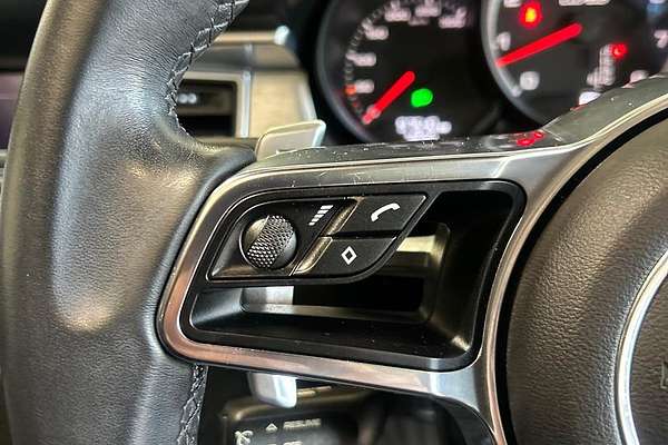 2015 Porsche Macan Turbo 95B