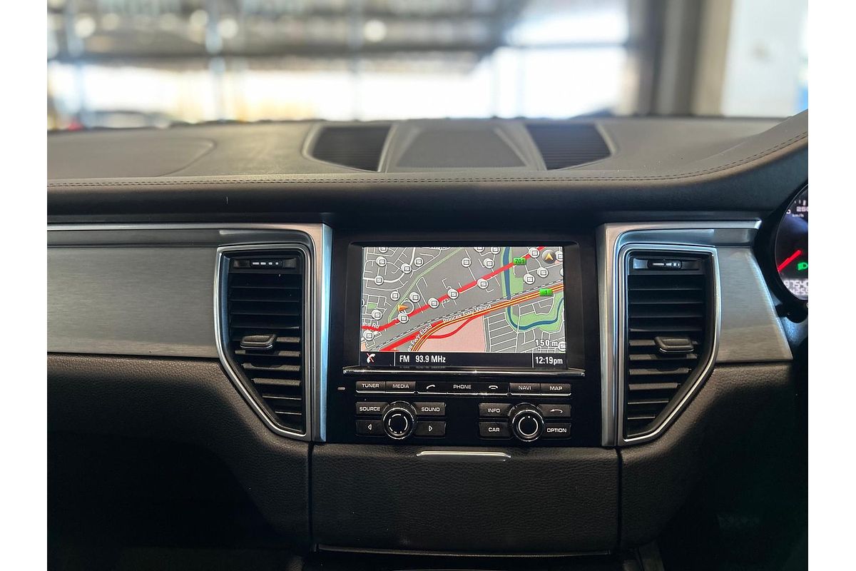 2015 Porsche Macan Turbo 95B