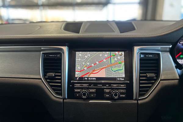 2015 Porsche Macan Turbo 95B