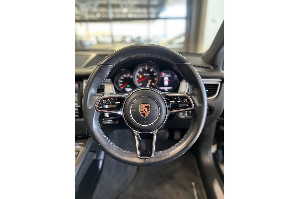 2015 Porsche Macan Turbo 95B