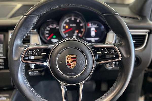 2015 Porsche Macan Turbo 95B