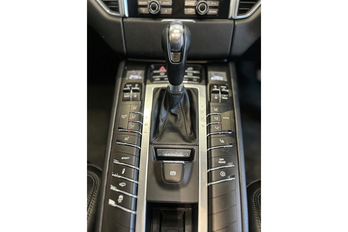 2015 Porsche Macan Turbo 95B