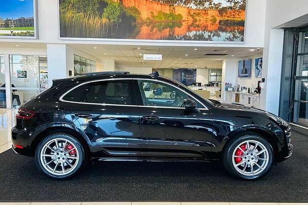 2015 Porsche Macan Turbo 95B