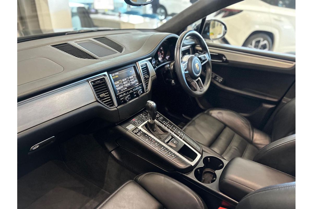 2015 Porsche Macan Turbo 95B