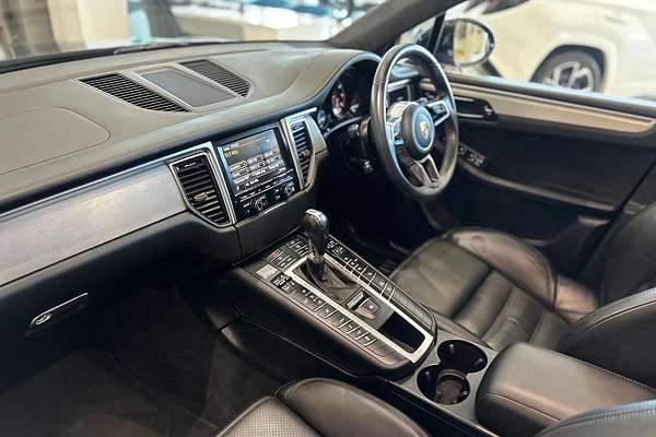 2015 Porsche Macan Turbo 95B