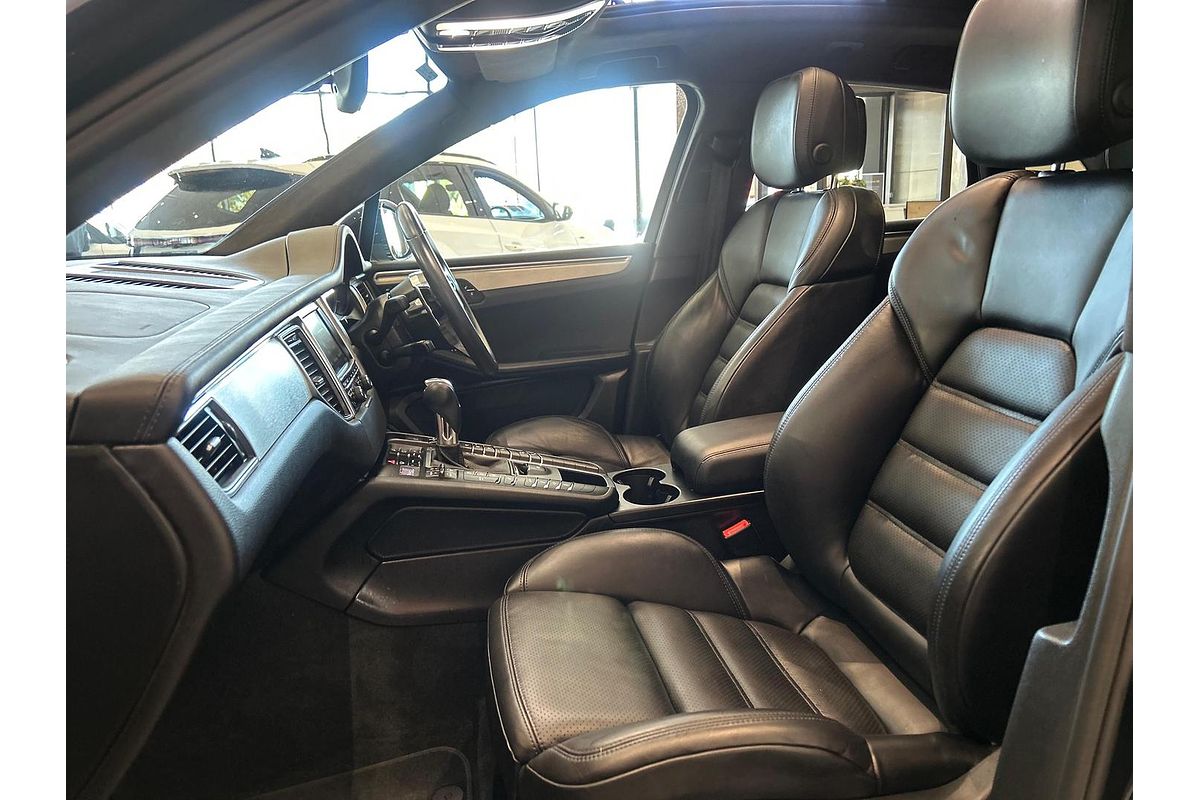 2015 Porsche Macan Turbo 95B