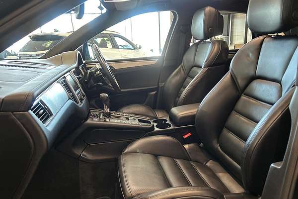 2015 Porsche Macan Turbo 95B