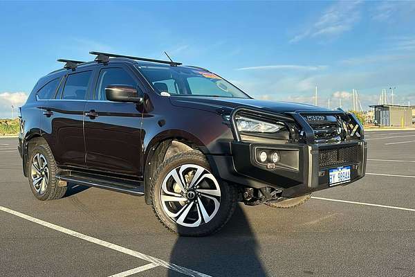 2022 Isuzu MU-X LS-T
