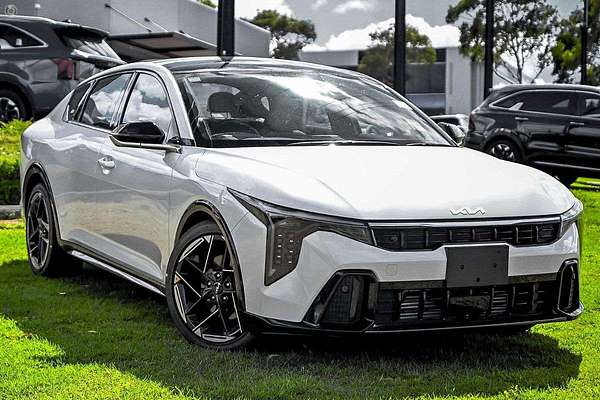 2024 Kia K4 GT-Line CL4m