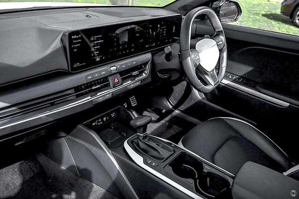 2024 Kia K4 GT-Line CL4m