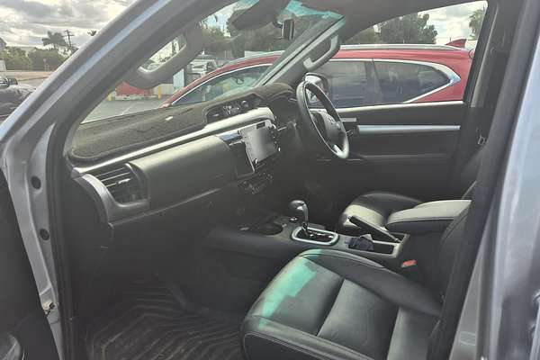 2024 Toyota Hilux SR5 48V GUN126R 4X4