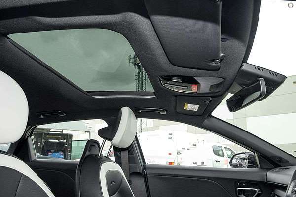 2025 Kia K4 GT-Line CL4m