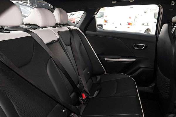 2025 Kia K4 GT-Line CL4m