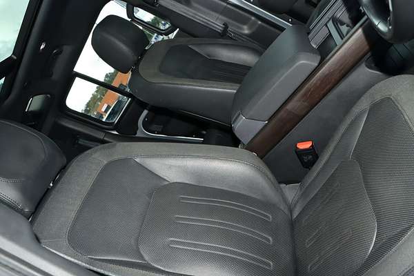 2021 Land Rover Defender 110 P300 S L663