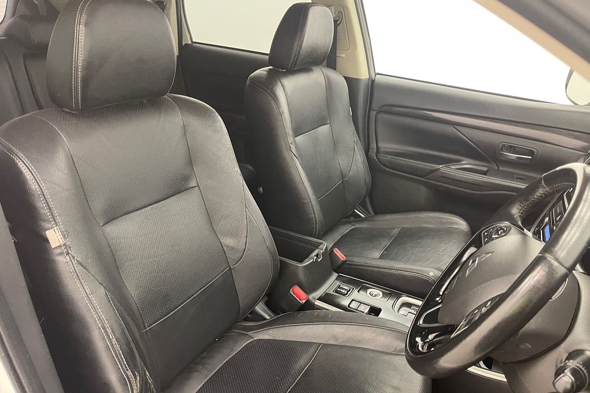 2017 Mitsubishi Outlander Exceed ZK
