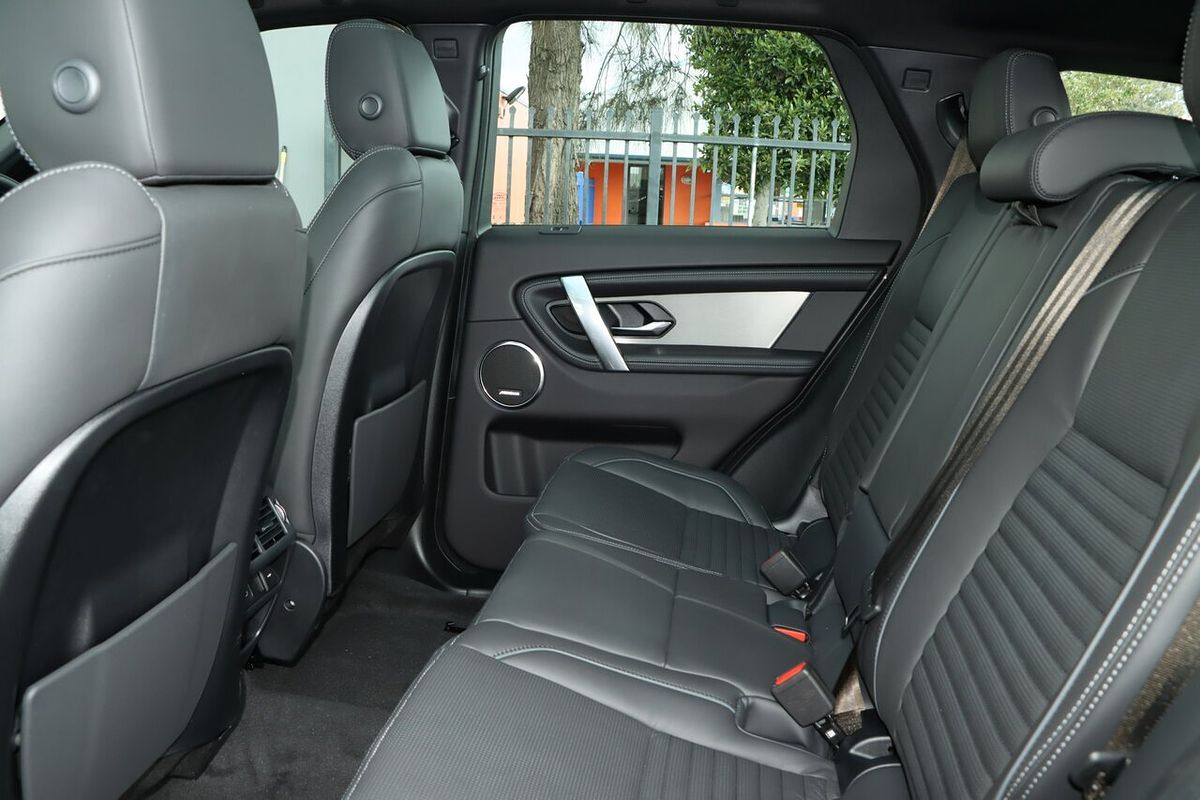 2025 Land Rover Discovery Sport P250 Dynamic HSE L550