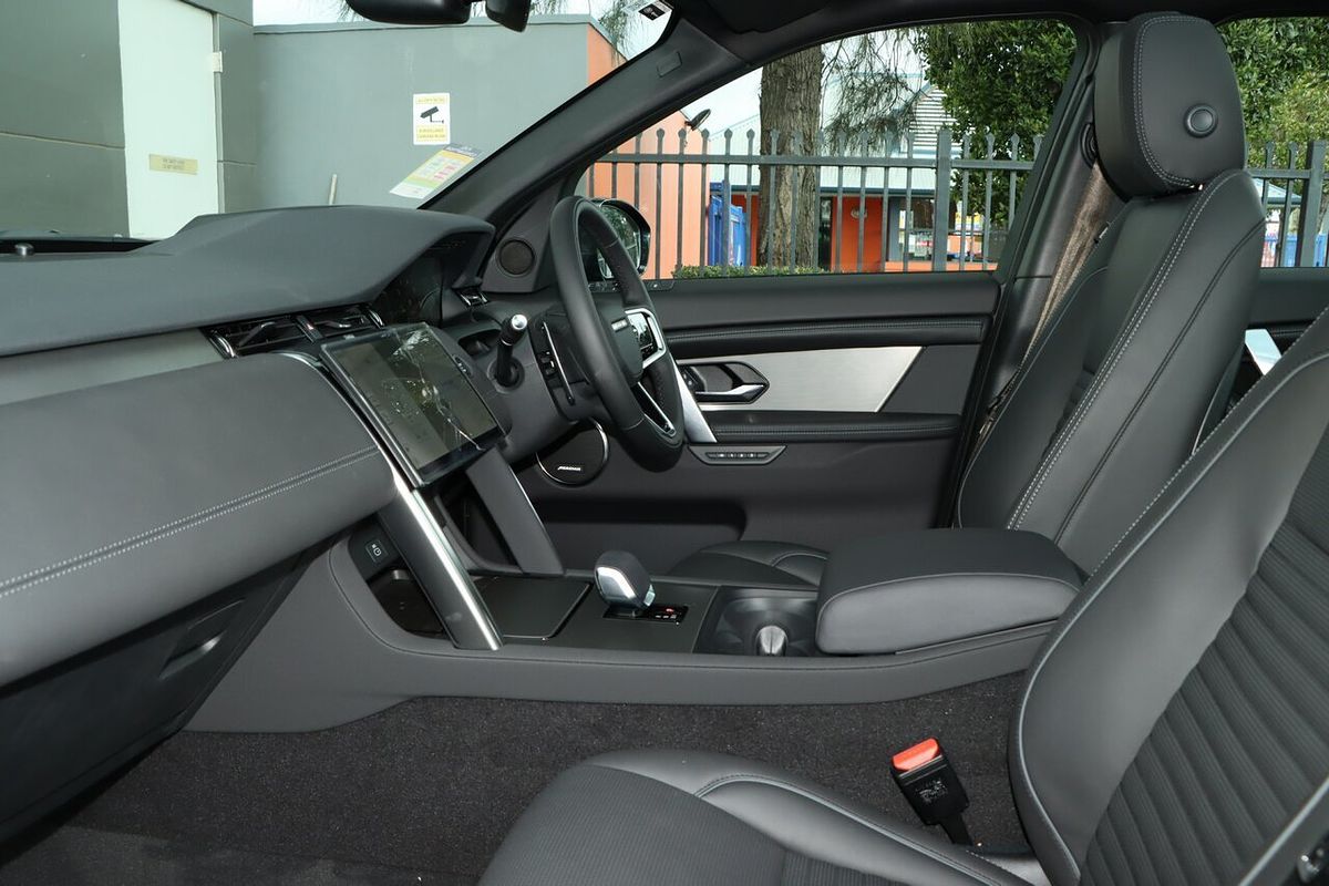 2025 Land Rover Discovery Sport P250 Dynamic HSE L550