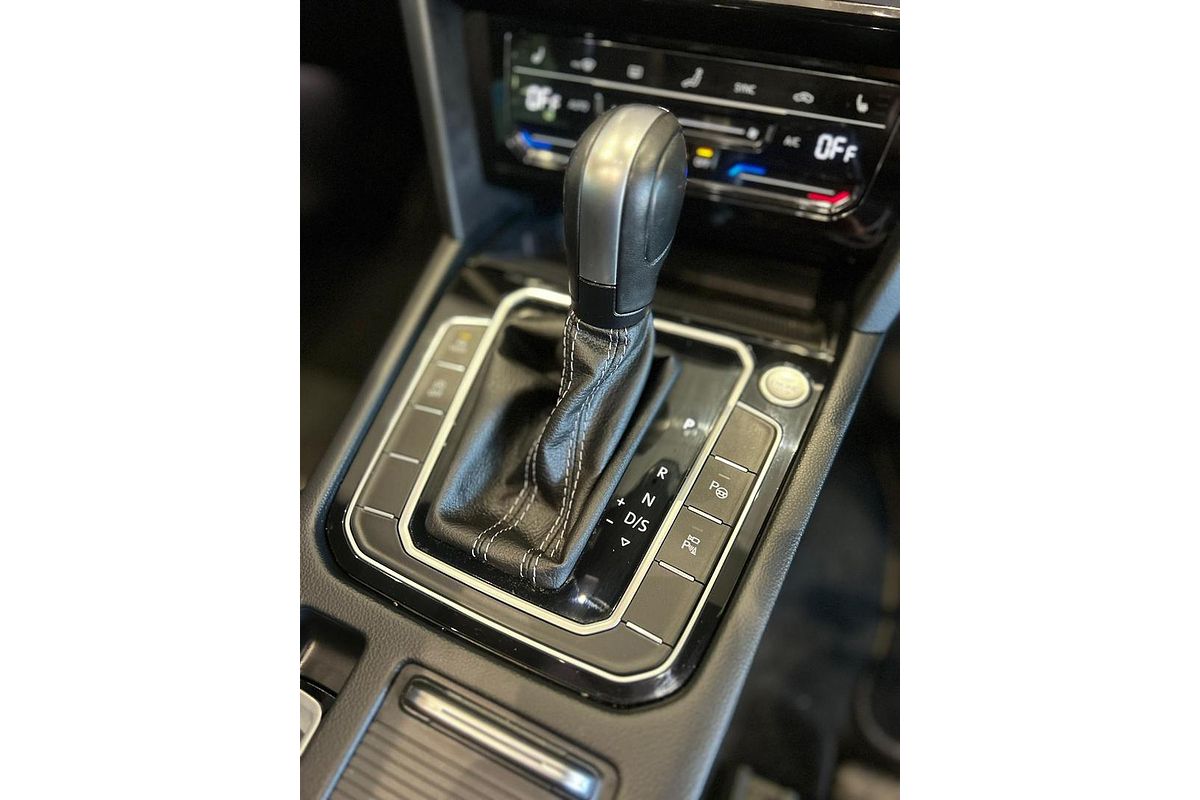 2023 Volkswagen Passat 206TSI R-Line B8