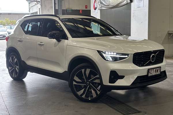 2022 Volvo XC40 Ultimate B5 Dark