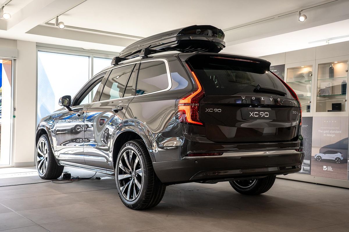 2025 Volvo XC90 Plus B5 Bright