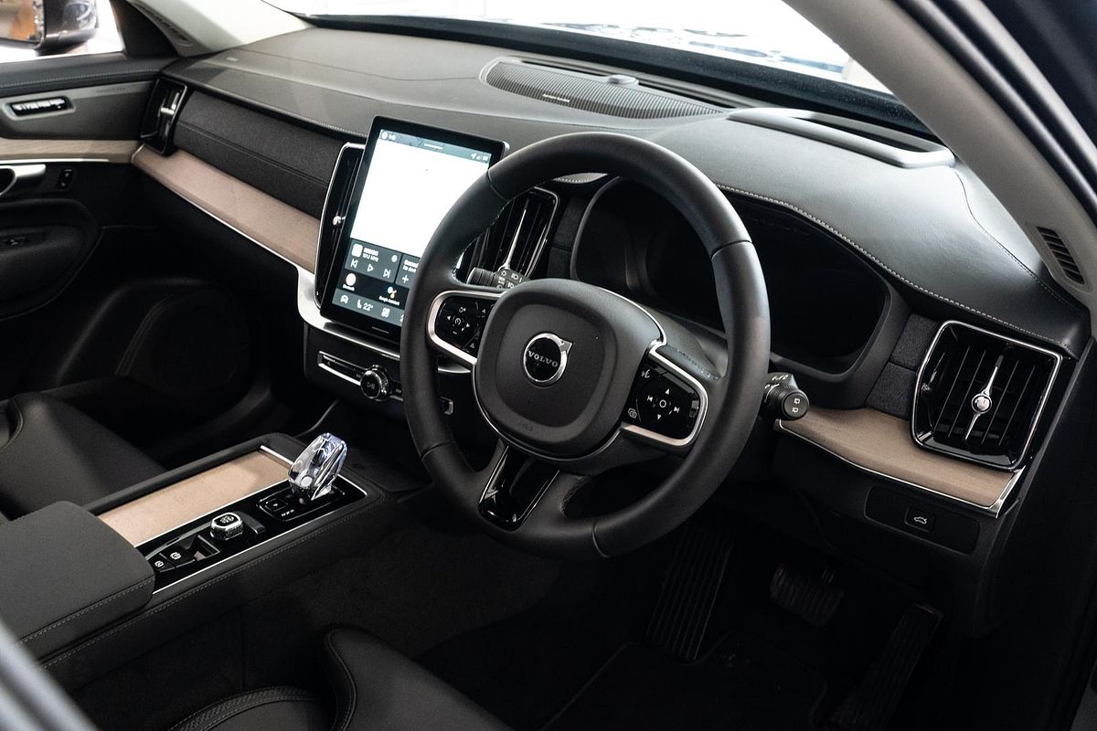 2025 Volvo XC90 Plus B5 Bright