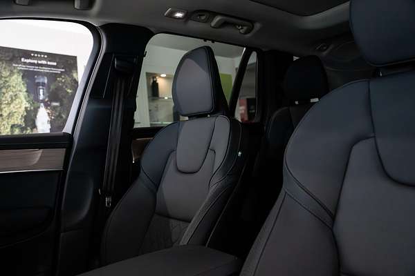 2025 Volvo XC90 Plus B5 Bright
