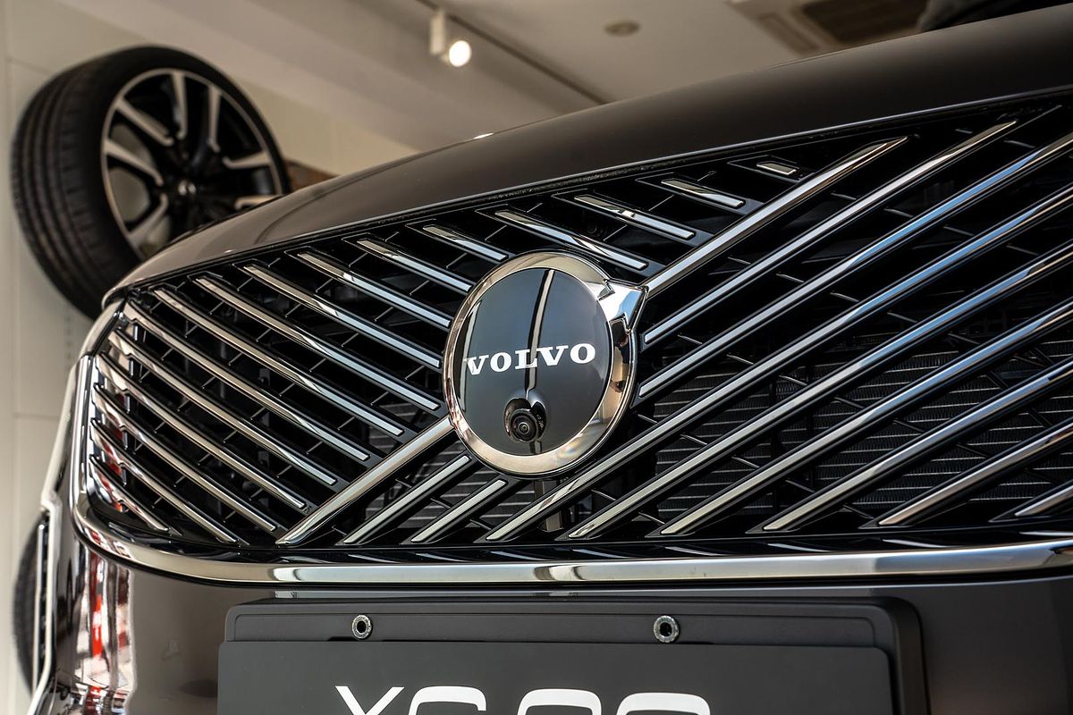 2025 Volvo XC90 Plus B5 Bright