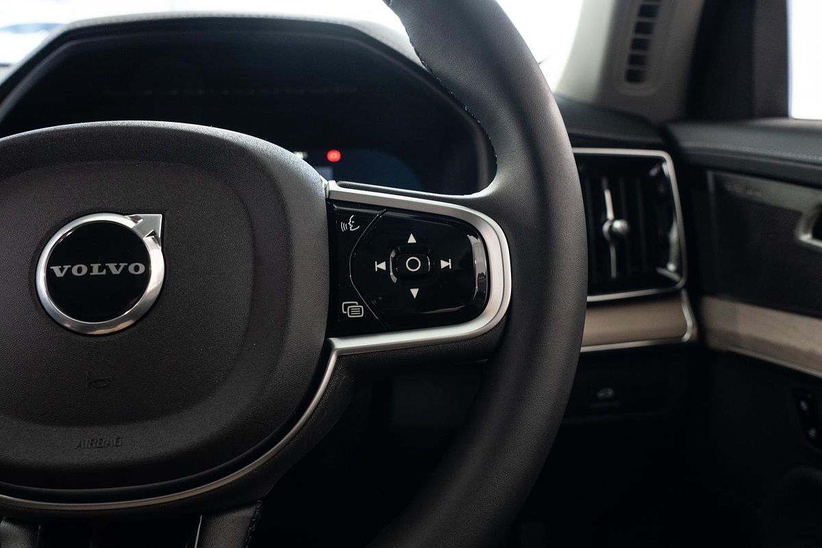 2025 Volvo XC90 Plus B5 Bright