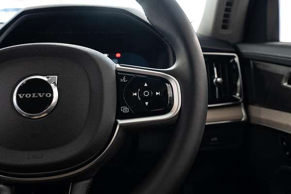 2025 Volvo XC90 Plus B5 Bright