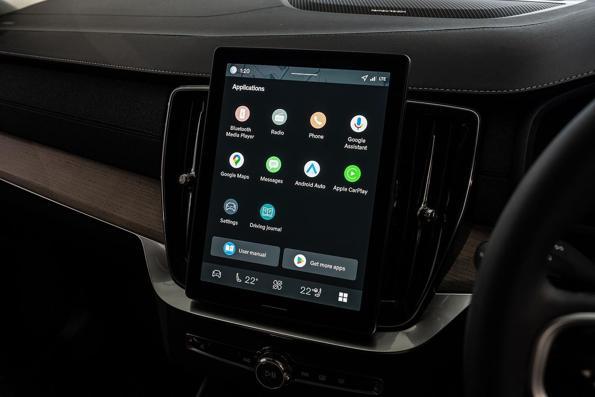 2025 Volvo XC90 Plus B5 Bright
