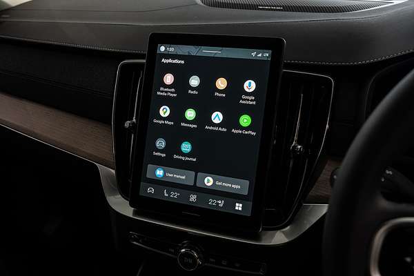 2025 Volvo XC90 Plus B5 Bright