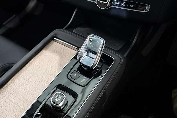 2025 Volvo XC90 Plus B5 Bright