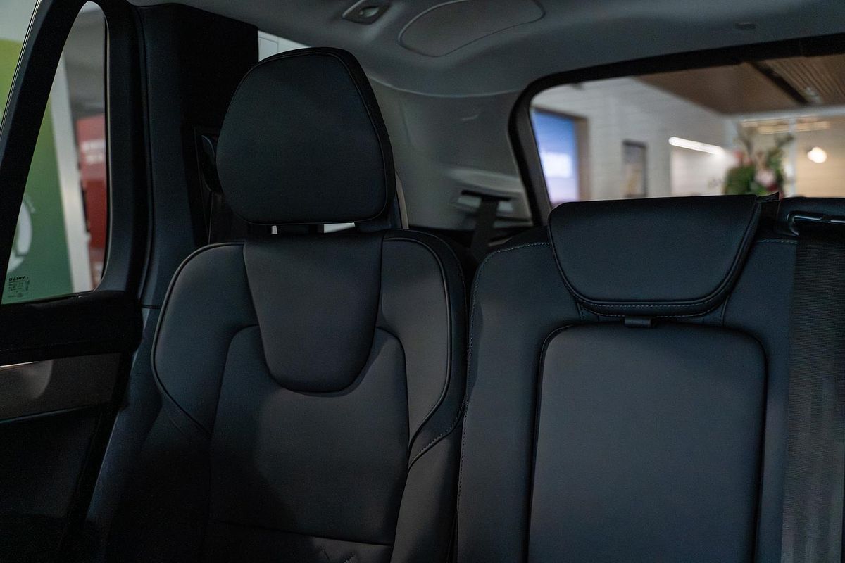 2025 Volvo XC90 Plus B5 Bright