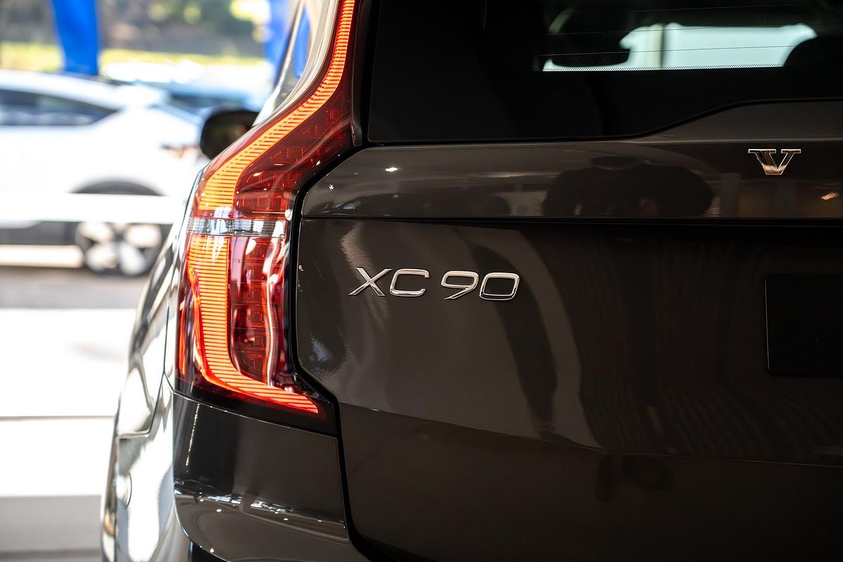 2025 Volvo XC90 Plus B5 Bright