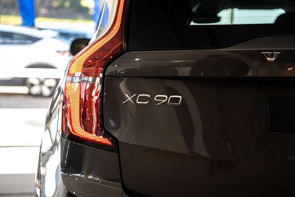 2025 Volvo XC90 Plus B5 Bright