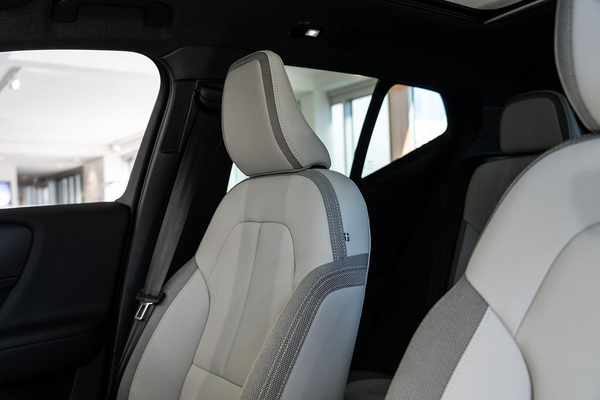 2025 Volvo EX40 Ultra Single Motor Extended Range