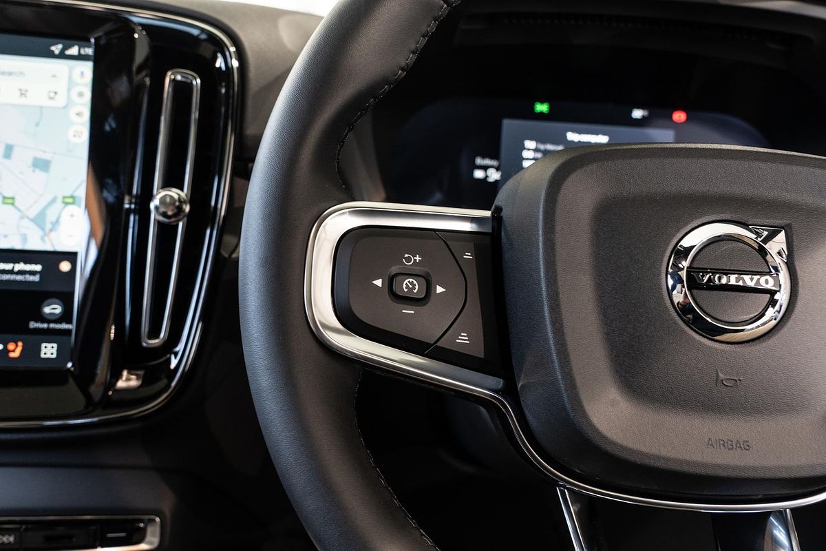 2025 Volvo EX40 Ultra Single Motor Extended Range