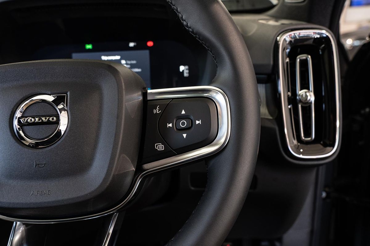 2025 Volvo EX40 Ultra Single Motor Extended Range