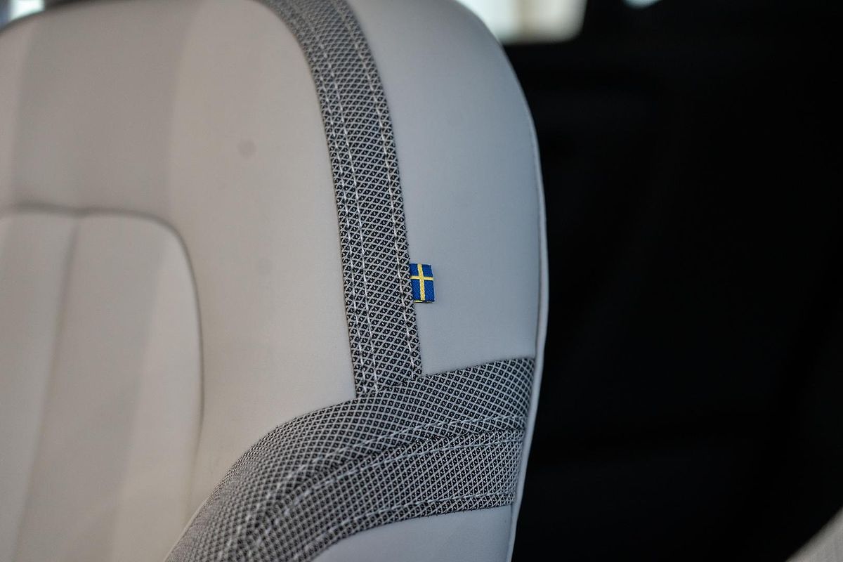 2025 Volvo EX40 Ultra Single Motor Extended Range