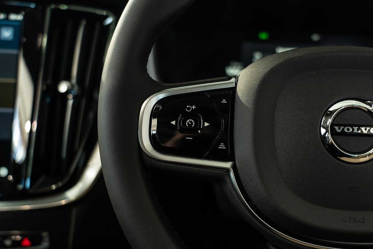 2024 Volvo V60 Cross Country Ultra B5 Bright