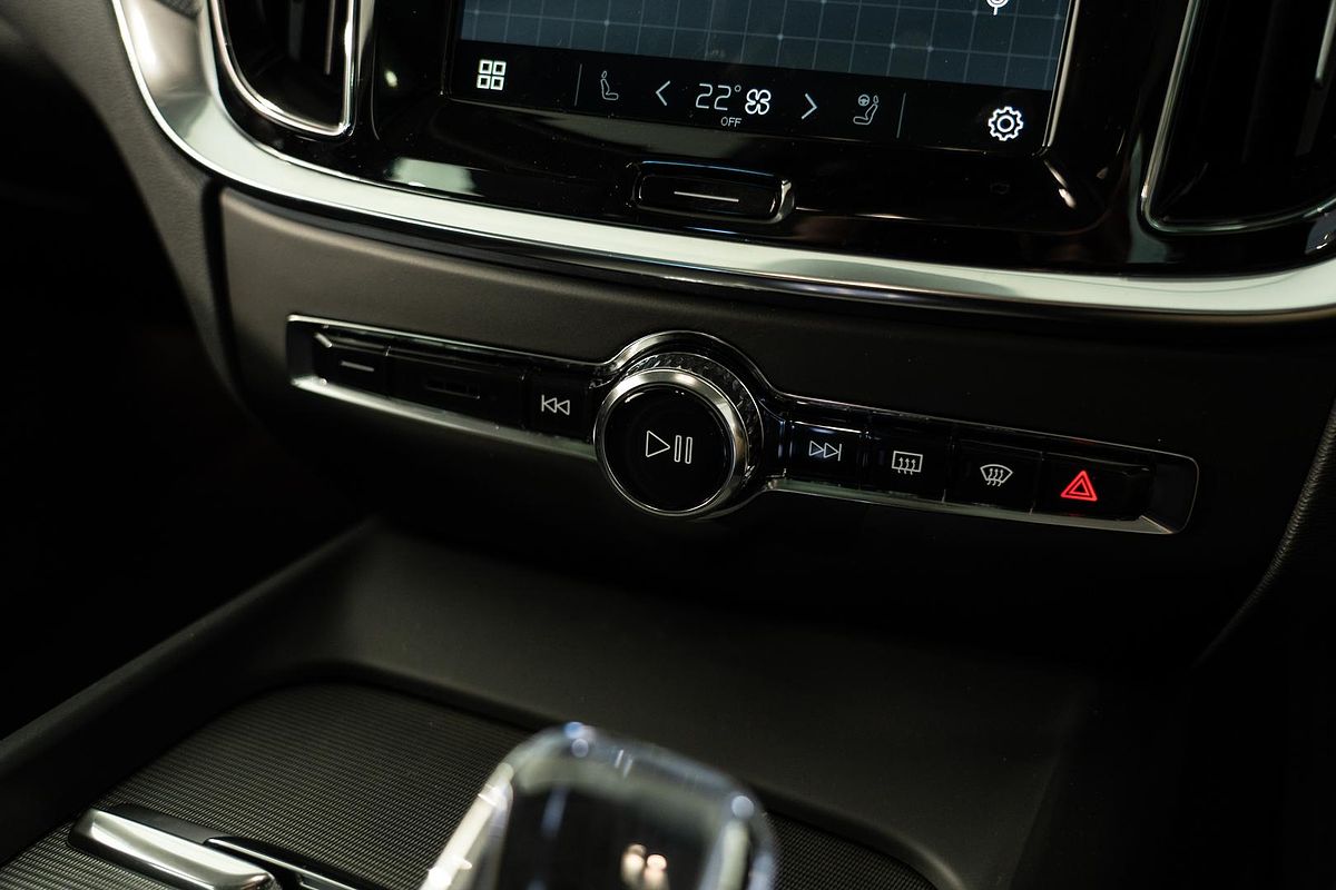 2024 Volvo V60 Cross Country Ultra B5 Bright