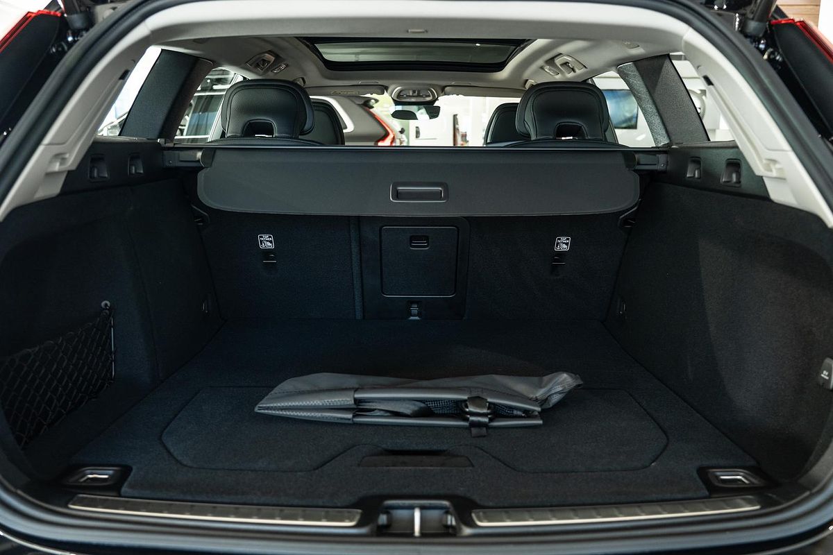 2024 Volvo V60 Cross Country Ultra B5 Bright