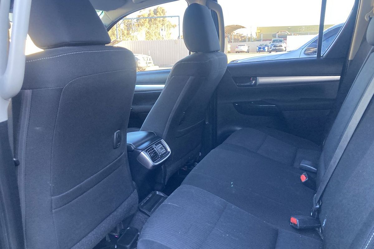 2020 Toyota Hilux SR5 GUN126R 4X4