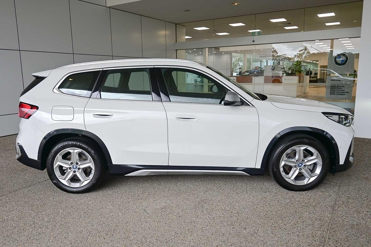 2024 BMW iX1 eDrive20 xLine U11
