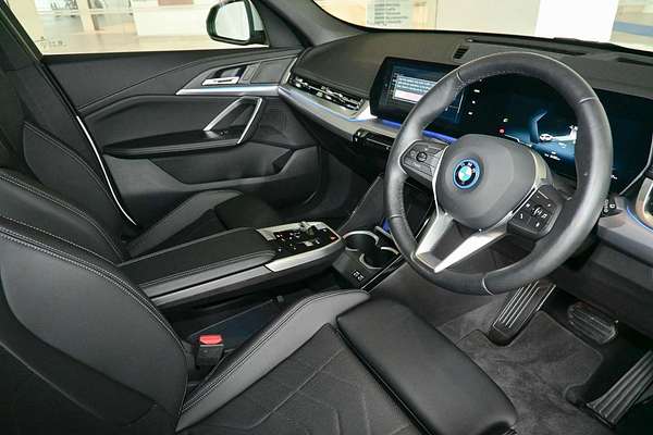2024 BMW iX1 eDrive20 xLine U11