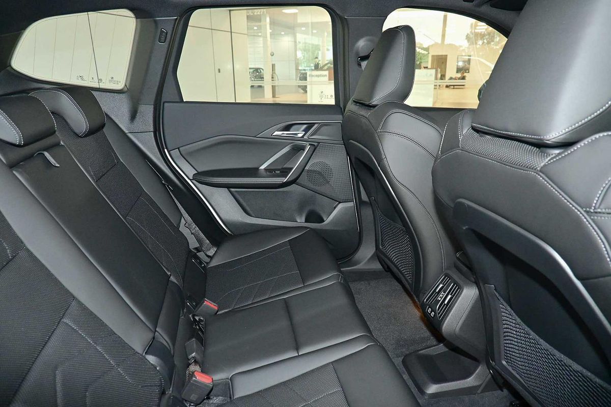 2024 BMW iX1 eDrive20 xLine U11